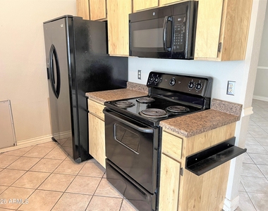 3029 W Tonopah Drive - Photo Thumbnail 6