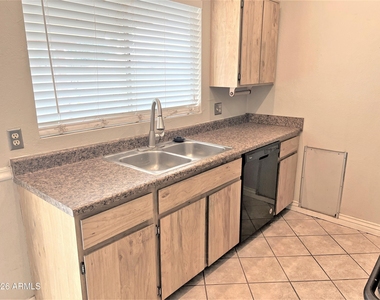 3029 W Tonopah Drive - Photo Thumbnail 5
