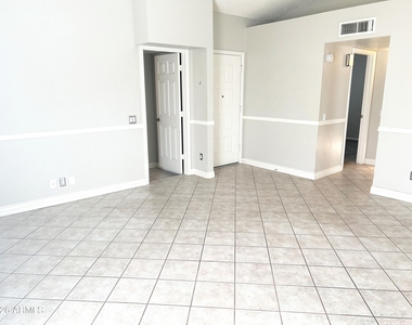 3029 W Tonopah Drive - Photo Thumbnail 7