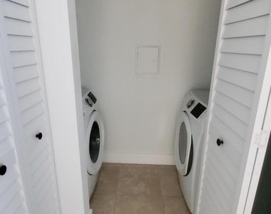 5011 Wiles Road - Photo Thumbnail 17