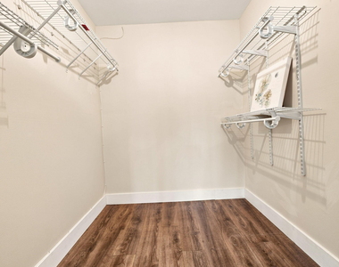 340 Sunset Drive - Photo Thumbnail 16