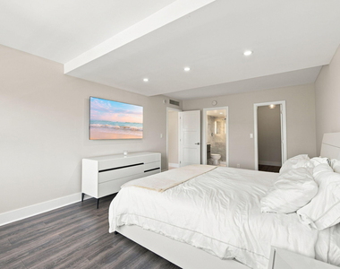 340 Sunset Drive - Photo Thumbnail 15