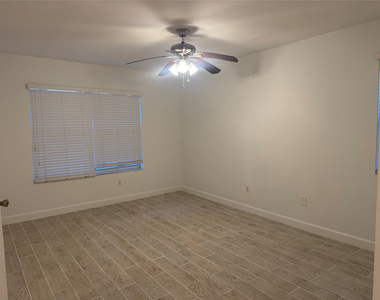 5620 Nw 61st Street - Photo Thumbnail 5