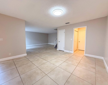 1719 N Congress Avenue - Photo Thumbnail 4