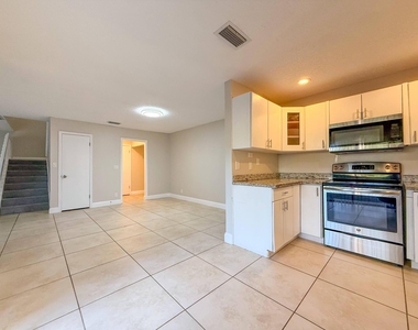 1719 N Congress Avenue - Photo Thumbnail 3