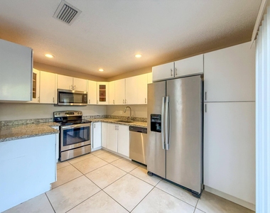 1719 N Congress Avenue - Photo Thumbnail 2