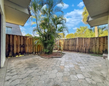 1719 N Congress Avenue - Photo Thumbnail 21