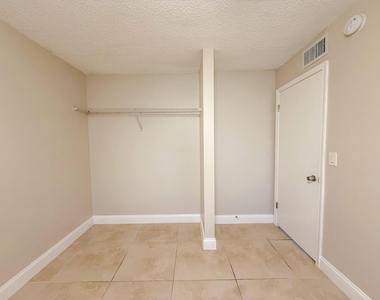 1719 N Congress Avenue - Photo Thumbnail 14