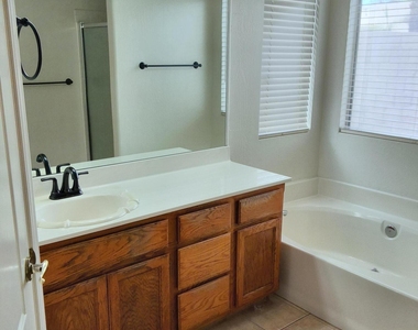 7228 S Roberts Road - Photo Thumbnail 19