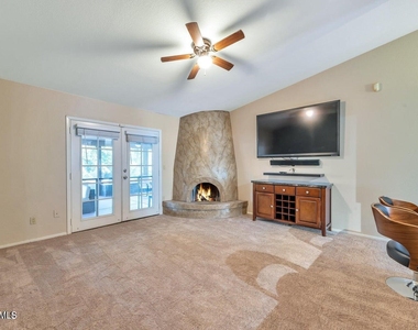 10720 E Mercer Lane - Photo Thumbnail 6