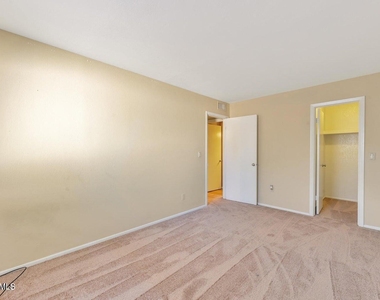 10720 E Mercer Lane - Photo Thumbnail 11
