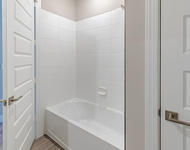 9002 Dahlia Circle - Photo Thumbnail 17