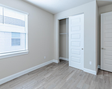 9002 Dahlia Circle - Photo Thumbnail 22