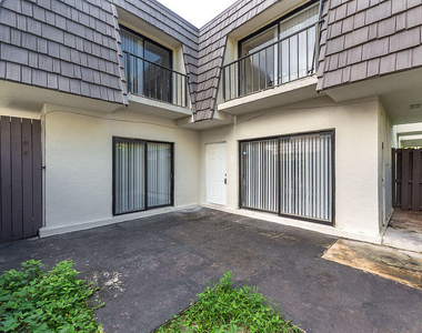 1785 N Congress Avenue - Photo Thumbnail 4