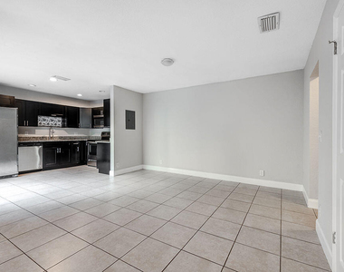 1785 N Congress Avenue - Photo Thumbnail 13