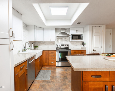 7830 E Camelback Road - Photo Thumbnail 2