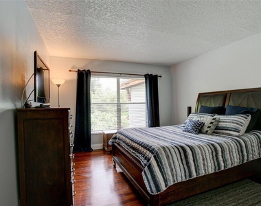 3740 Inverrary Drive - Photo Thumbnail 8