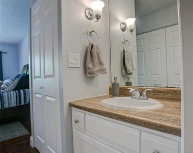 3740 Inverrary Drive - Photo Thumbnail 12