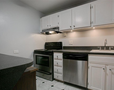 3740 Inverrary Drive - Photo Thumbnail 4
