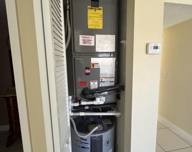 1241 Sw 46th Avenue - Photo Thumbnail 8