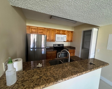 1241 Sw 46th Avenue - Photo Thumbnail 7
