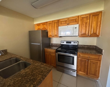 1241 Sw 46th Avenue - Photo Thumbnail 6
