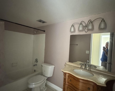 1241 Sw 46th Avenue - Photo Thumbnail 12