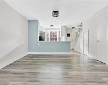 1861 Ne 15th Avenue - Photo Thumbnail 3