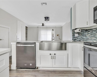 1861 Ne 15th Avenue - Photo Thumbnail 1