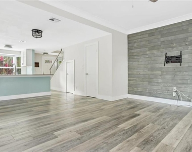 1861 Ne 15th Avenue - Photo Thumbnail 2