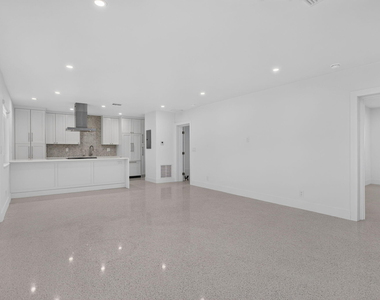 3216 Colony Club Road - Photo Thumbnail 4