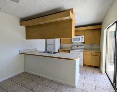 555 Green Springs Place - Photo Thumbnail 5
