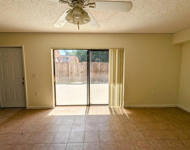 555 Green Springs Place - Photo Thumbnail 4