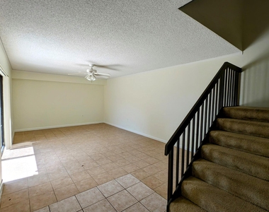 555 Green Springs Place - Photo Thumbnail 2