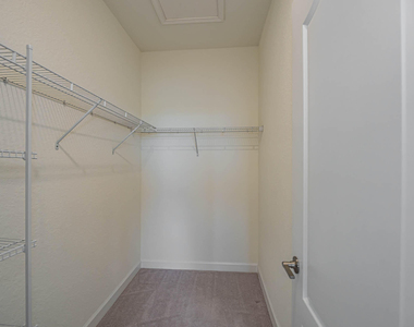10032 W Villa Circle - Photo Thumbnail 10