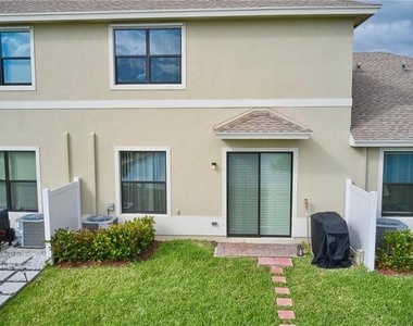 10032 W Villa Circle - Photo Thumbnail 26