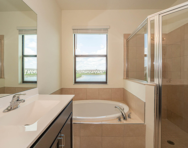 10032 W Villa Circle - Photo Thumbnail 12