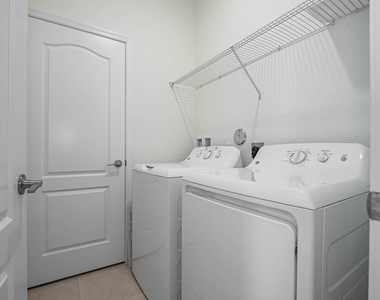 10032 W Villa Circle - Photo Thumbnail 16