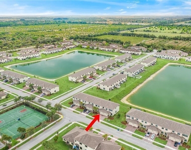 10032 W Villa Circle - Photo Thumbnail 22