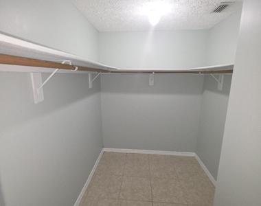 1901 Sw Dorado Lane - Photo Thumbnail 8