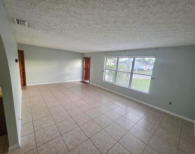 1901 Sw Dorado Lane - Photo Thumbnail 3