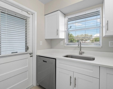 1360 Ne 27th Terrace W - Photo Thumbnail 5