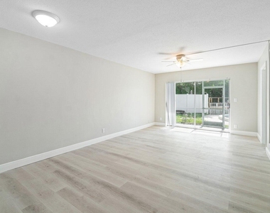 1360 Ne 27th Terrace W - Photo Thumbnail 3