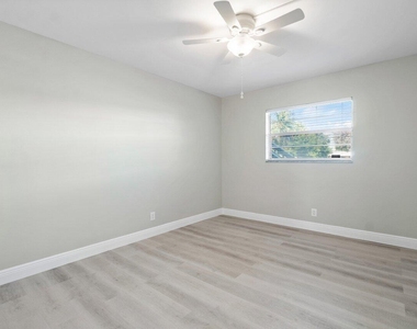 1360 Ne 27th Terrace W - Photo Thumbnail 11