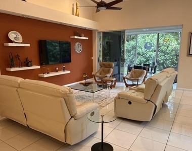 8884 Shoal Creek Lane - Photo Thumbnail 5