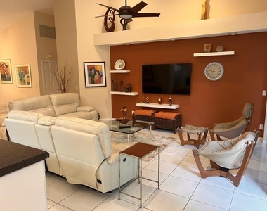 8884 Shoal Creek Lane - Photo Thumbnail 7