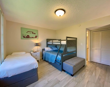 3800 Oaks Clubhouse Drive - Photo Thumbnail 9