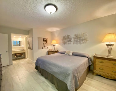 3800 Oaks Clubhouse Drive - Photo Thumbnail 6