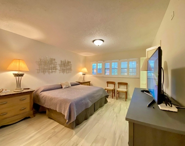 3800 Oaks Clubhouse Drive - Photo Thumbnail 4