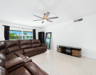 322 N Federal Highway - Photo Thumbnail 9